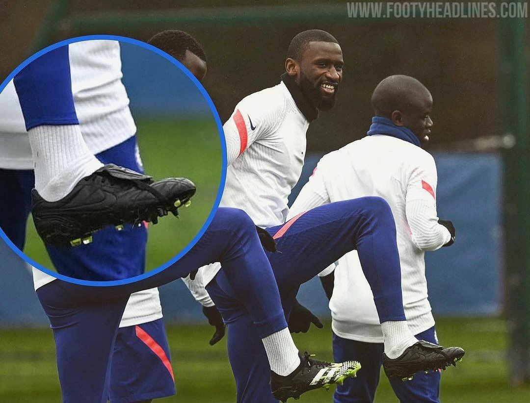 Attached Totti Tongue R diger To Wear 12 Years Old Nike Boots In